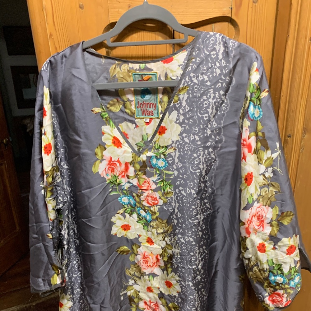 Johnny was gray floral silk tunic